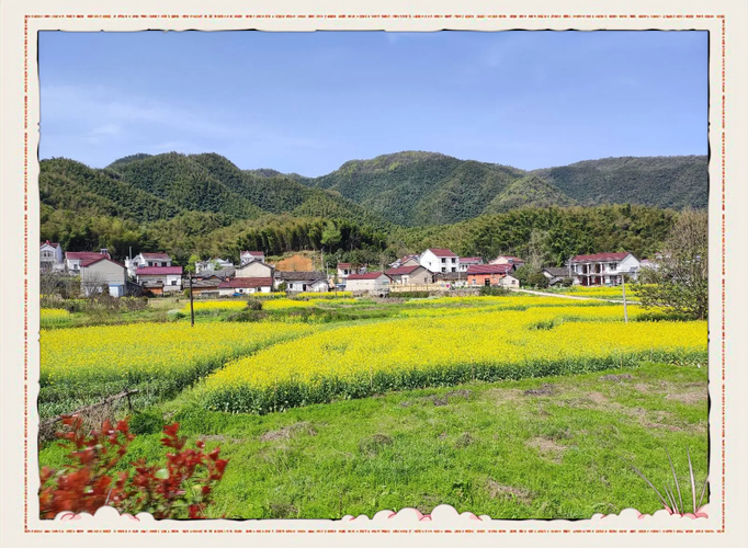 小村春色成刚:田园风光与淳朴生活的诗意画卷