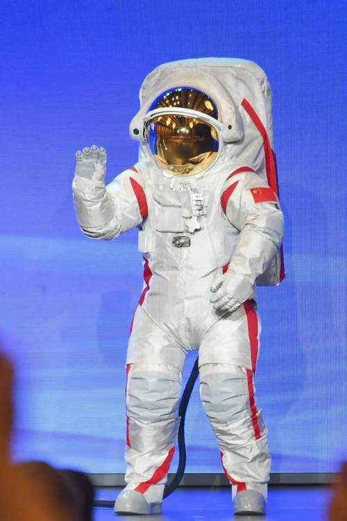 如何体验乘坐飞船探索宇宙的奇妙之旅？揭秘宇航员的真实生活体验，搭乘飞船是否值得一试？
