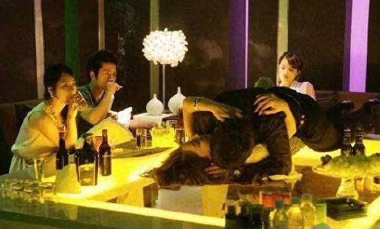 顶楼大象:都市隐秘生活的真实写照