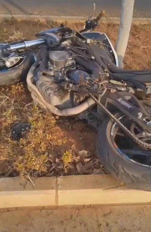 00后网红车祸身亡真相揭秘:父亲否认飙车传闻,背后的故事是什么?