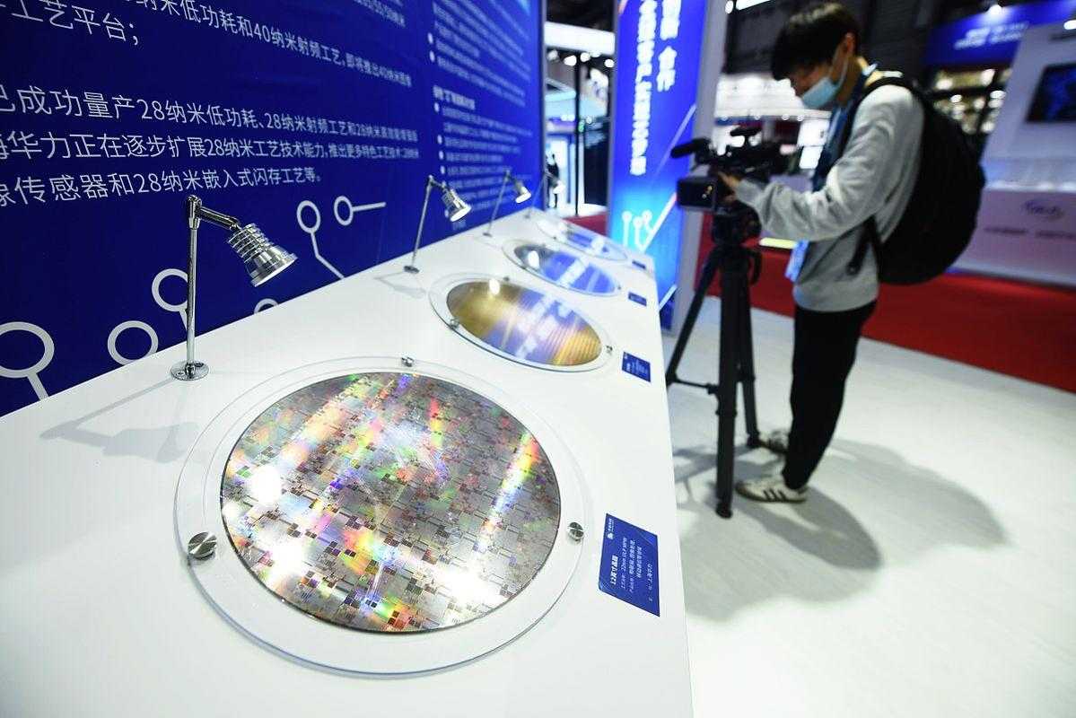 1.20e(2025《1.20e》量子计算实验室到生活应用突破)