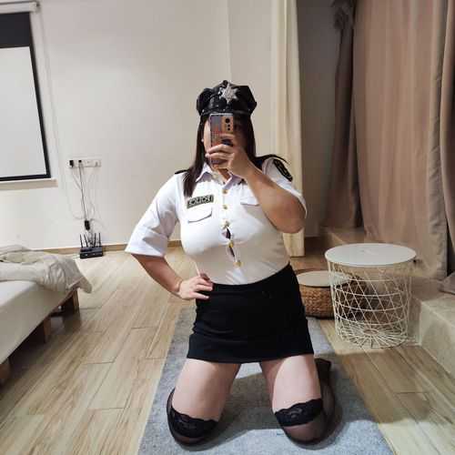 真人实拍:火辣身材与激情魅力的情趣内衣演绎